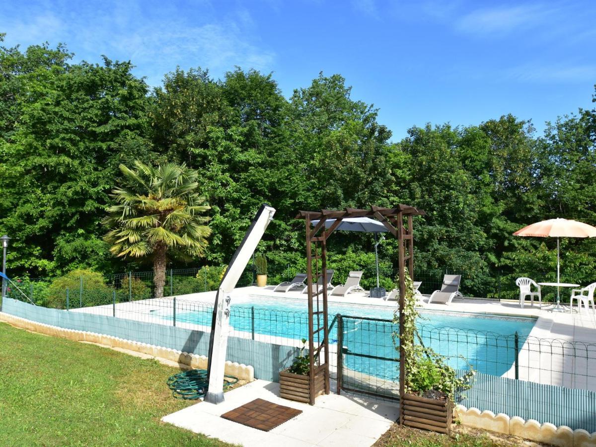 Cosy Holiday Home In Lantheuil With Garden Villefranche-du-Périgord Exteriér fotografie